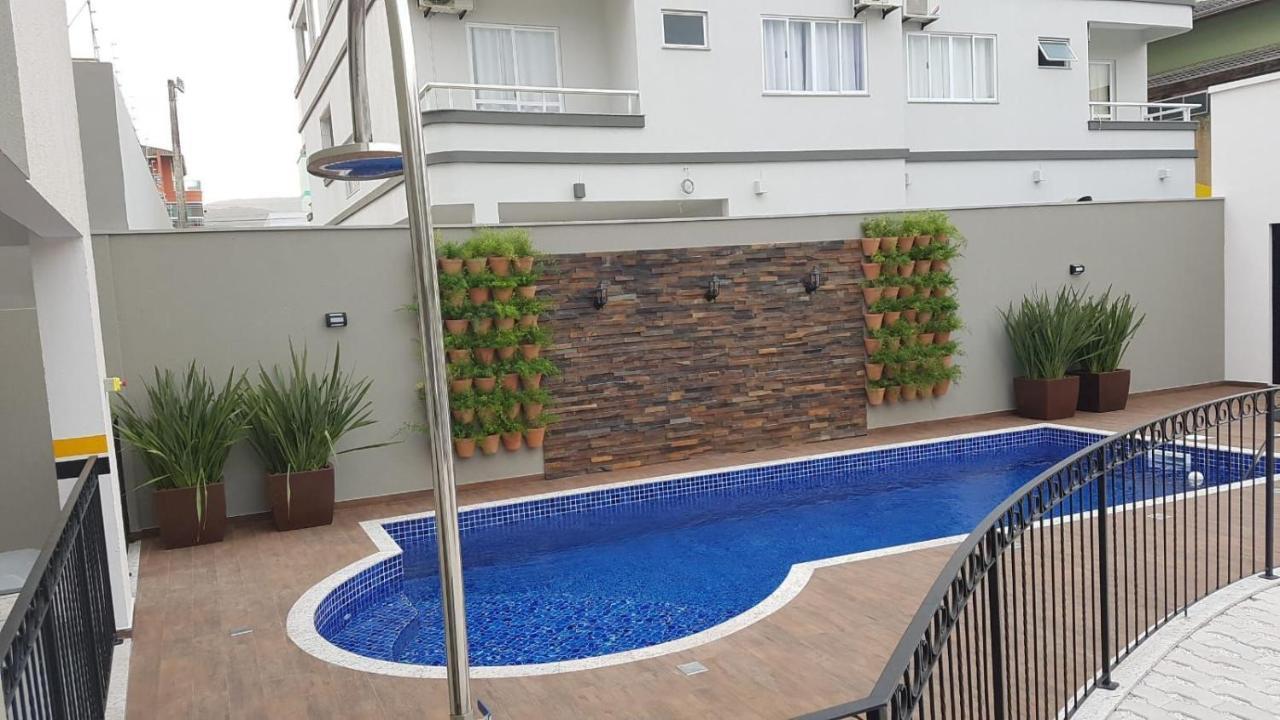 VAR-101A Dpto amplio en condomínio cerrado con piscina Bombinhas Exterior foto